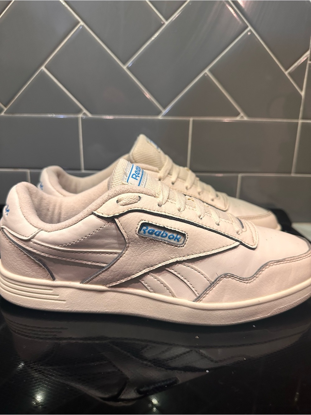 Reebok Women’s 8.5 Cream/Light Blue Low-Top Sneakers Retro